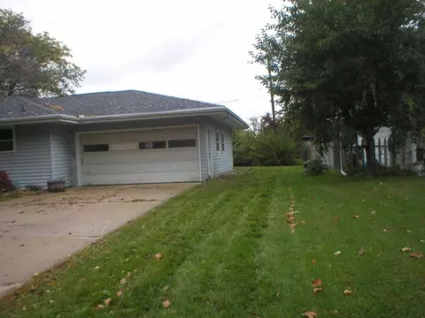 2405 Plum St, Peru, IL 61354 photo 2