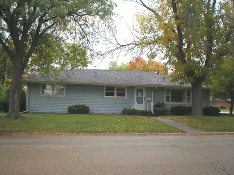 2405 Plum St, Peru, IL 61354 photo 1