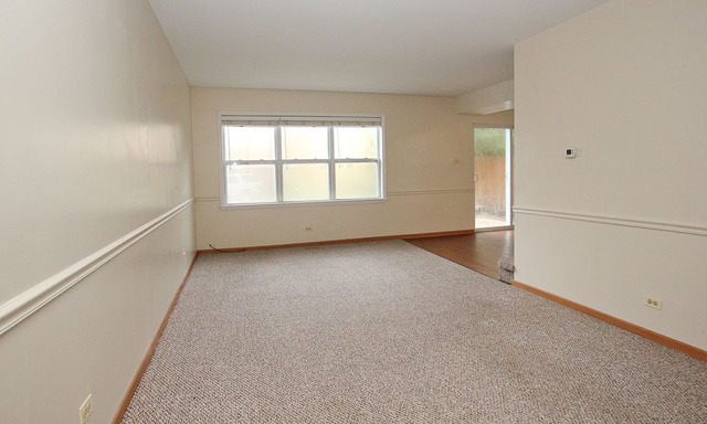 8697 Circle Dr, Brookfield, IL 60513 photo 2