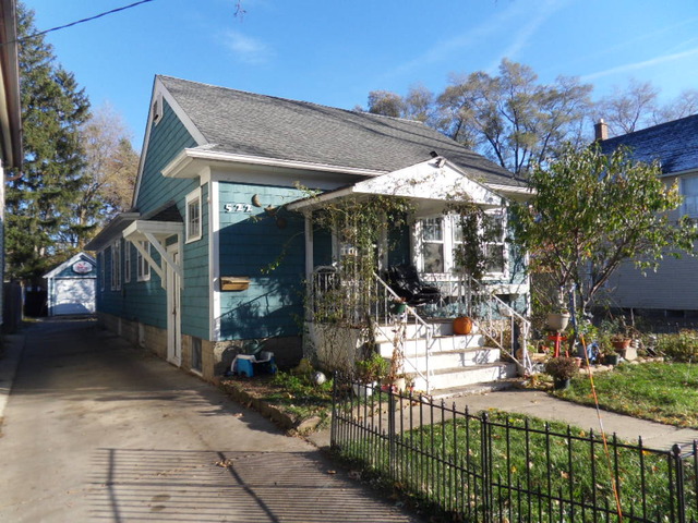 522 Bangs St, Aurora, IL 60505 photo 1