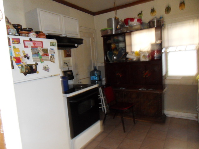 522 Bangs St, Aurora, IL 60505 photo 2