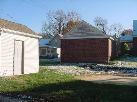 222 E Chestnut St, Sheffield, IL 61361 photo 3