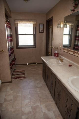 103 Hickory Ln, Morris, IL 60450 photo 3