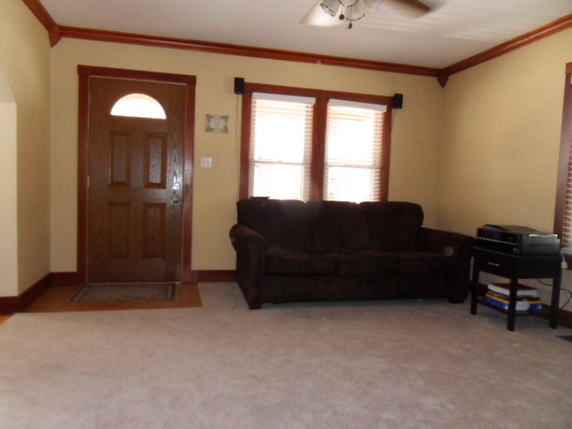 819 Spruce St, Aurora, IL 60506 photo 3