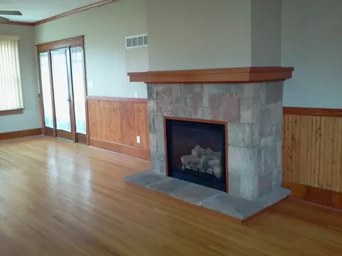 1728 Walnut St, Peru, IL 61354 photo 2