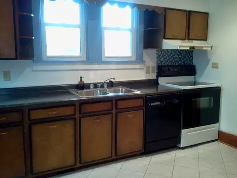 1728 Walnut St, Peru, IL 61354 photo 4