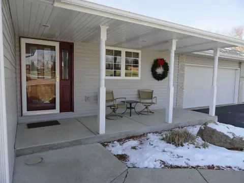 10914 Dublin Dr, Roscoe, IL 61073 photo 2