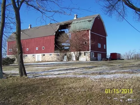 2707 W Wright Rd, Mchenry, IL 60050 photo 2