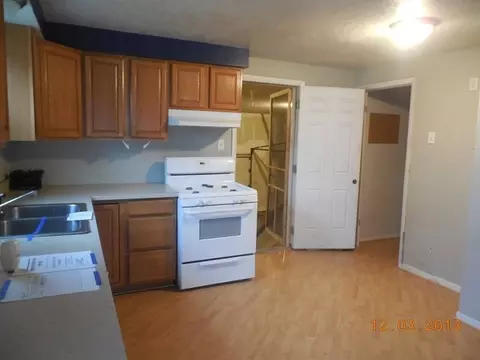 396 S Wall St, Kankakee, IL 60901 photo 5