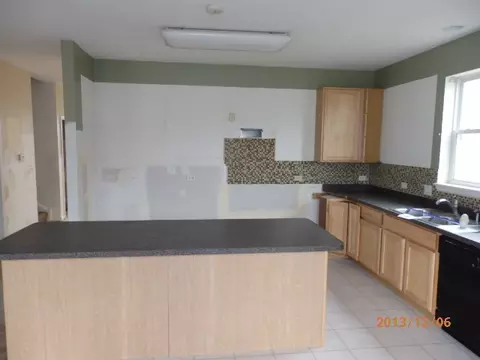 449 Mooresfield St, Elgin, IL 60124 photo 7