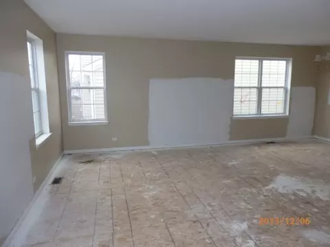 449 Mooresfield St, Elgin, IL 60124 photo 3
