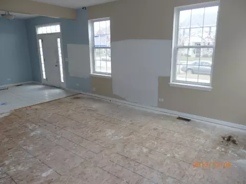 449 Mooresfield St, Elgin, IL 60124 photo 4