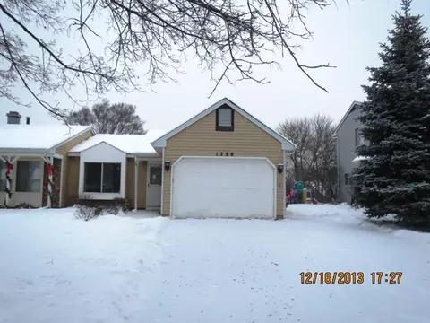 1288 Maroon Dr, Elgin, IL 60120 photo 1