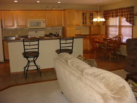 3019 Independence Dr, Peru, IL 61354 photo 5