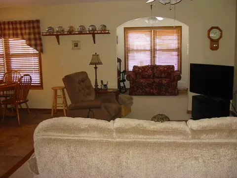 3019 Independence Dr, Peru, IL 61354 photo 4