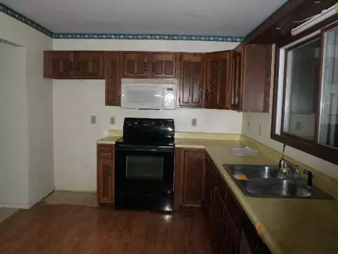 201 Scott Dr, Dwight, IL 60420 photo 2