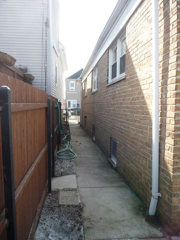 452 W 43rd Pl, Chicago, IL 60609 photo 1