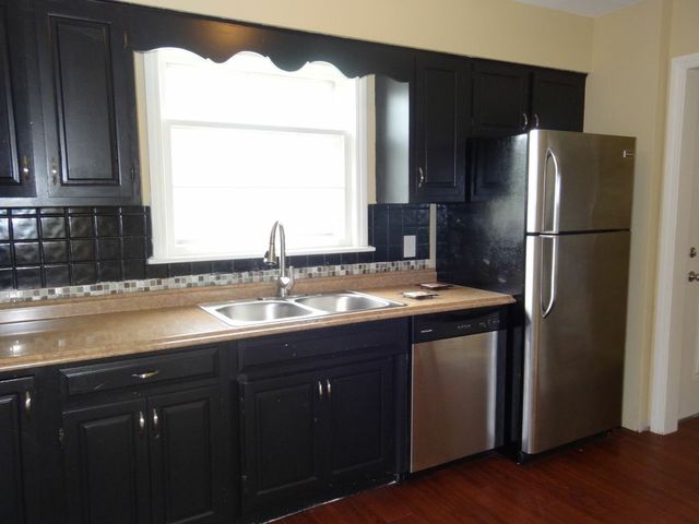 1052 S 4th St, Aurora, IL 60505 photo 4
