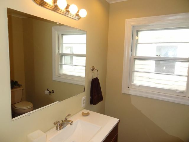 1052 S 4th St, Aurora, IL 60505 photo 22