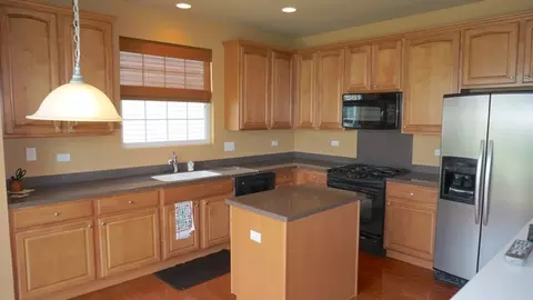 2824 Beacon Pt, Elgin, IL 60124 photo 7