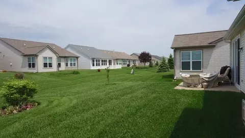 2824 Beacon Pt, Elgin, IL 60124 photo 2