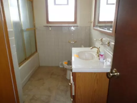 2638 E 142 St, Burnham, IL 60633 photo 8