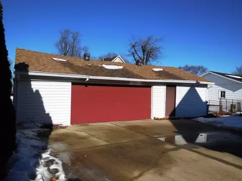 2707 6th St, Peru, IL 61354 photo 2