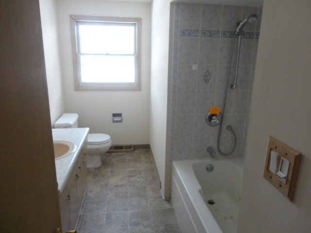 184 S Jane Dr, Elgin, IL 60123 photo 8