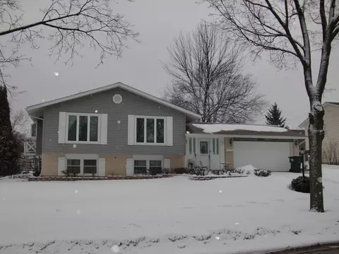 1040 Harrison Ln, Hoffman Estates, IL 60192 photo 1