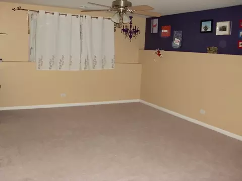 1040 Harrison Ln, Hoffman Estates, IL 60192 photo 4