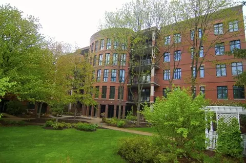 1 Gale Ave #2E, River Forest, IL 60305 photo 1