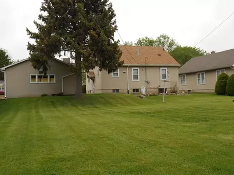 417 W Devlin St, Spring Valley, IL 61362 photo 2