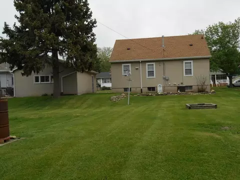 417 W Devlin St, Spring Valley, IL 61362 photo 9