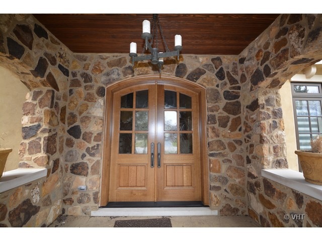 941 E Hillside Rd, Naperville, IL 60540 photo 2