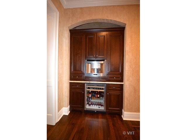 941 E Hillside Rd, Naperville, IL 60540 photo 9