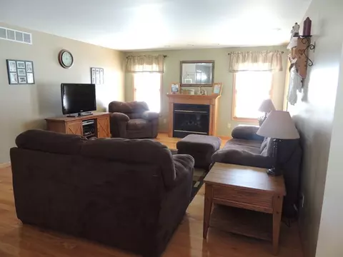 7 Kimberly Dr, Spring Valley, IL 61362 photo 3