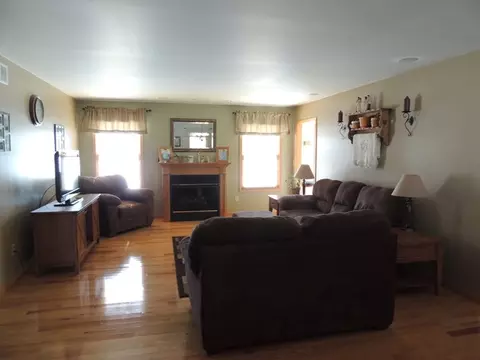 7 Kimberly Dr, Spring Valley, IL 61362 photo 2