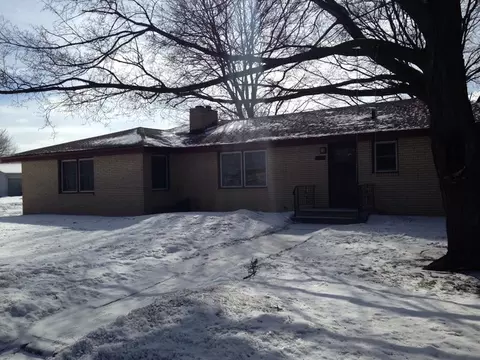 1706 Sunset Dr, Peru, IL 61354 photo 1