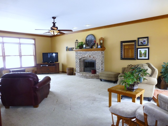 4 Bunker Hill Ct, Algonquin, IL 60102 photo 2