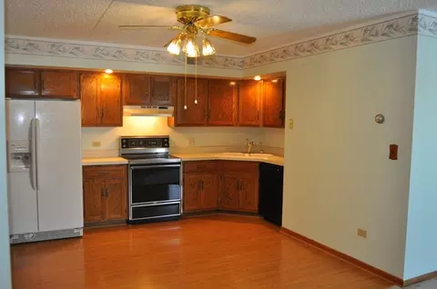 1472 N Rock Run Dr #2B, Crest Hill, IL 60403 photo 3