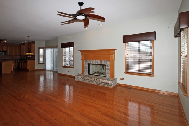 1572 Southgate Ct, Bartlett, IL 60103 photo 2
