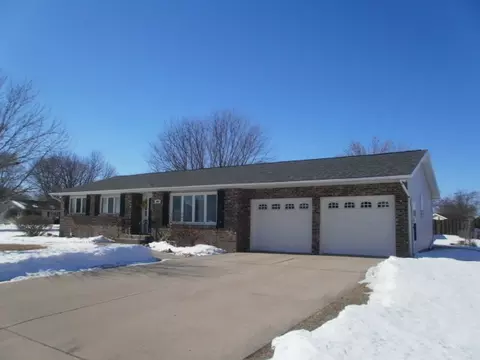 2804 Debo Dr, Peru, IL 61354 photo 1