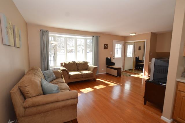 1169 Windsor Dr, Wheaton, IL 60189 photo 4