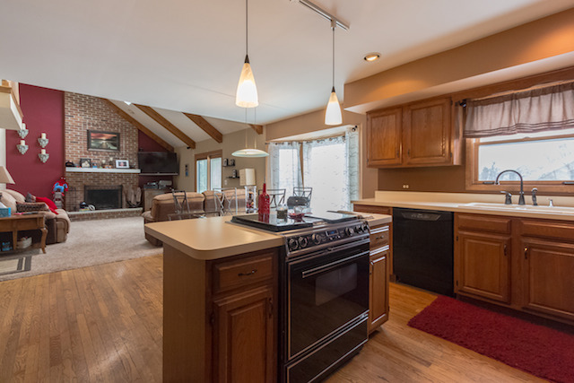 1135 Gulf Keys Rd, Elgin, IL 60120 photo 5
