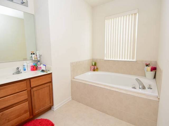 2120 Fieldcrest Dr, Bartlett, IL 60103 photo 5