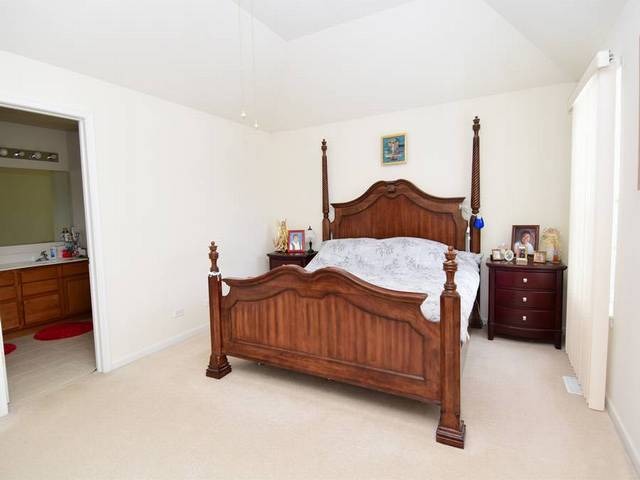 2120 Fieldcrest Dr, Bartlett, IL 60103 photo 4