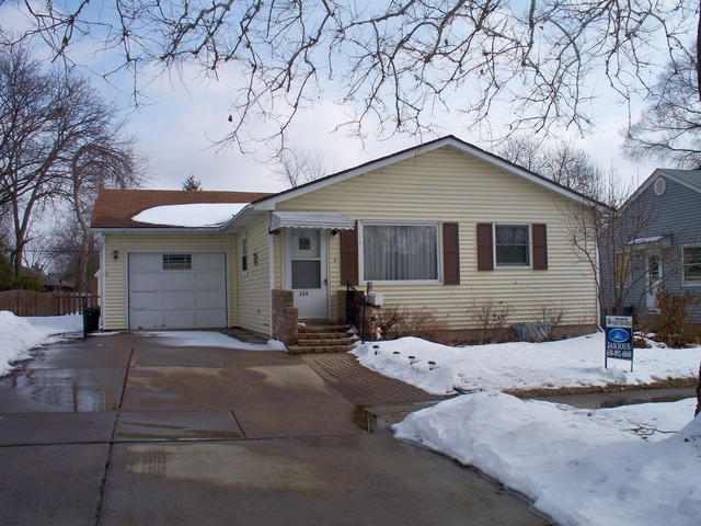 326 S Fordham Ave, Aurora, IL 60506 photo 1