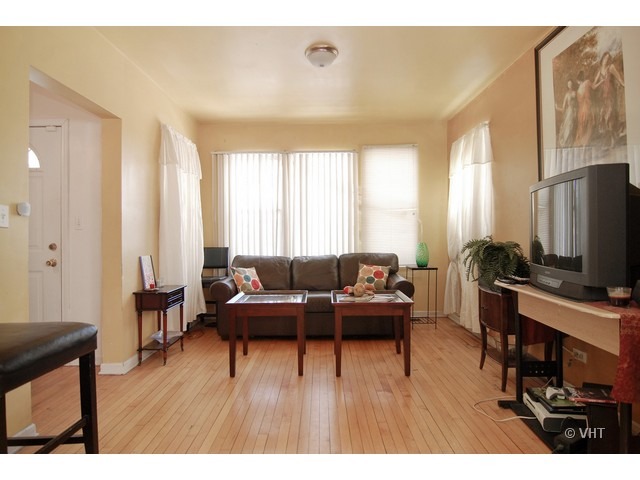 7152 S Artesian Ave, Chicago, IL 60629 photo 2