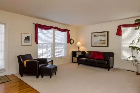 2379 Avalon Ct, Aurora, IL 60503 photo 2