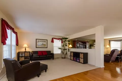 2379 Avalon Ct, Aurora, IL 60503 photo 3